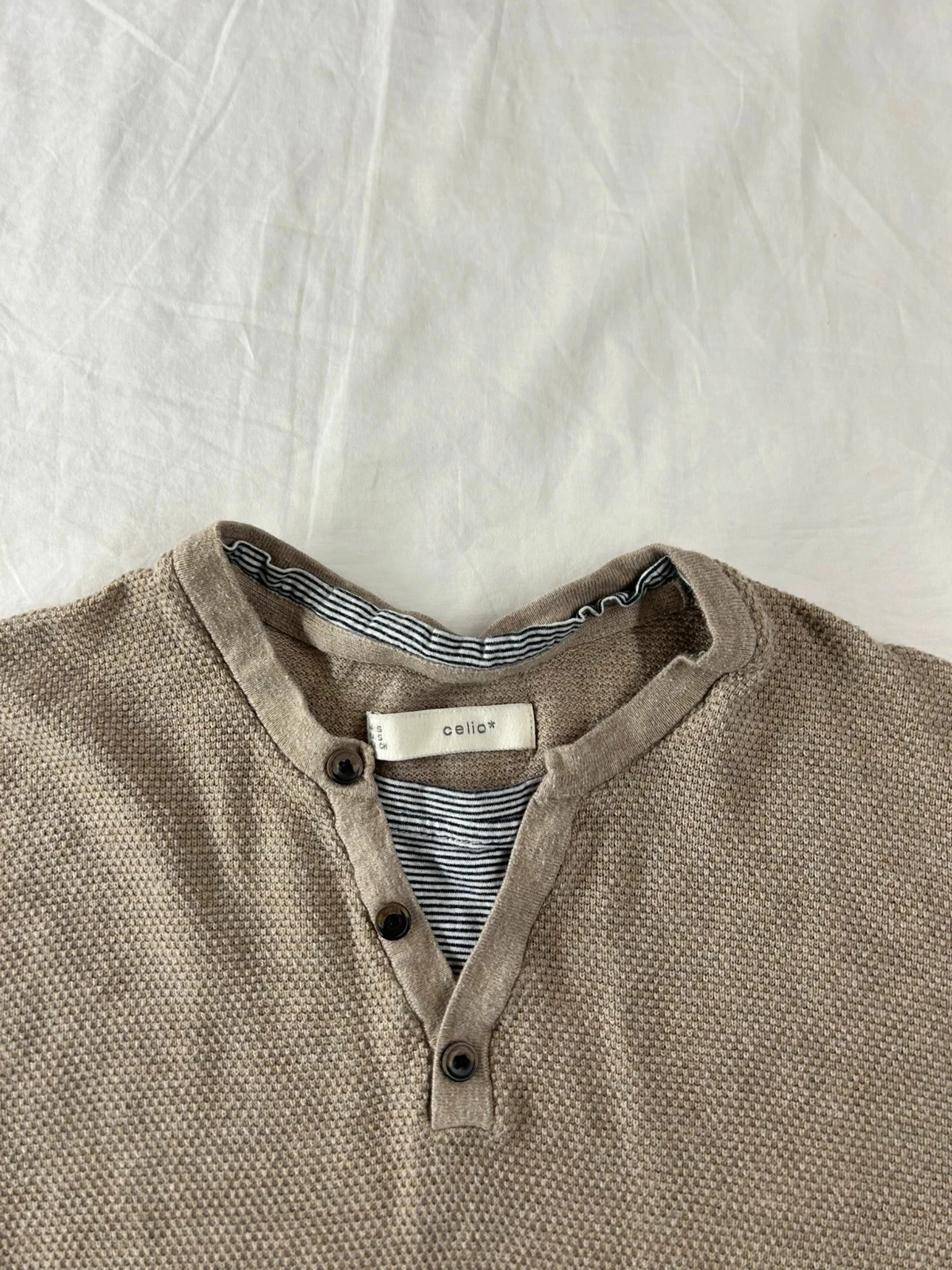 Sudadera con cuello en V beige celio – photo 4